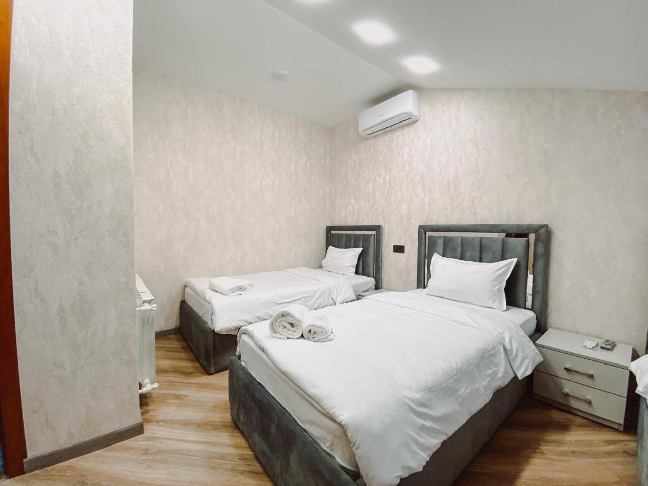 Royal Renaissance Hotel Jerevan Værelse billede